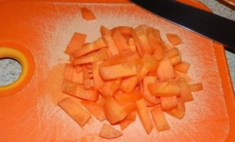 морковь кубиками