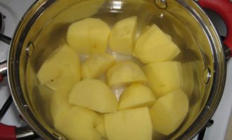 картофель кусочками