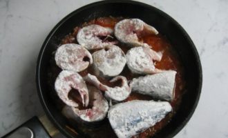 скумбрия на сковороде