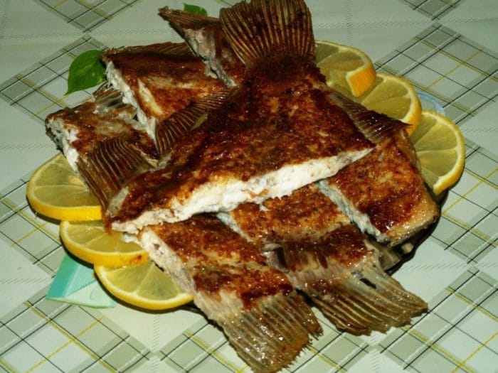 жареная камабала с лимоном
