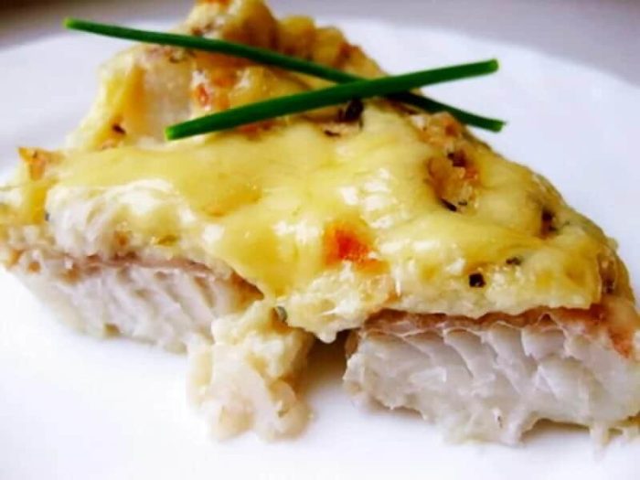 минтай запеченный с сыром