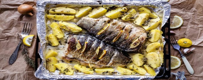 карп запеченный с картофелем