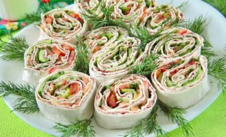 блины с рыбой и зеленью