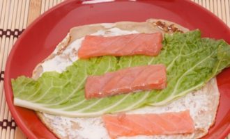 блины с рыбой и капустой