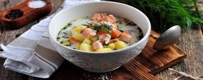 наваристая уха с мясом горбуши