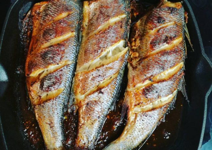 запеченная рыба с соусом и медом