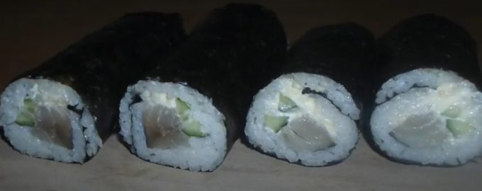 как выглядит ролл со скумбрией